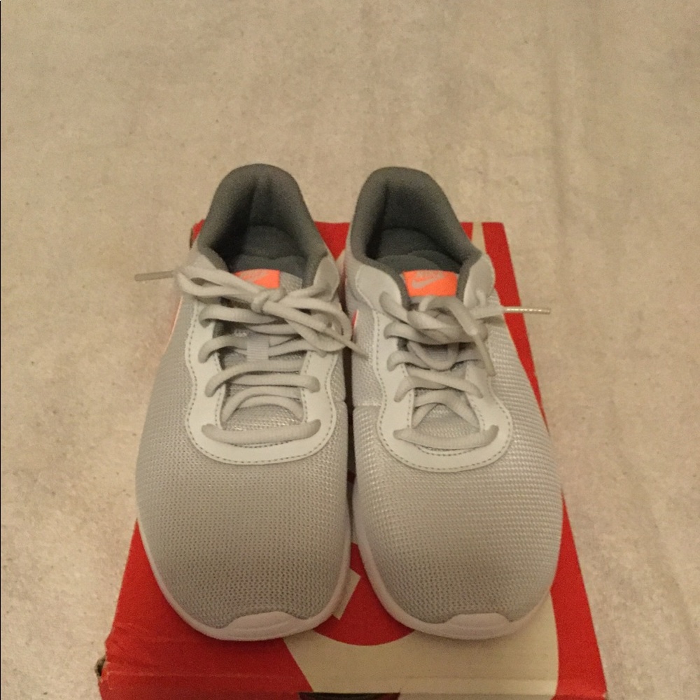 Nike Tanjun (GS) Women’s Shoe